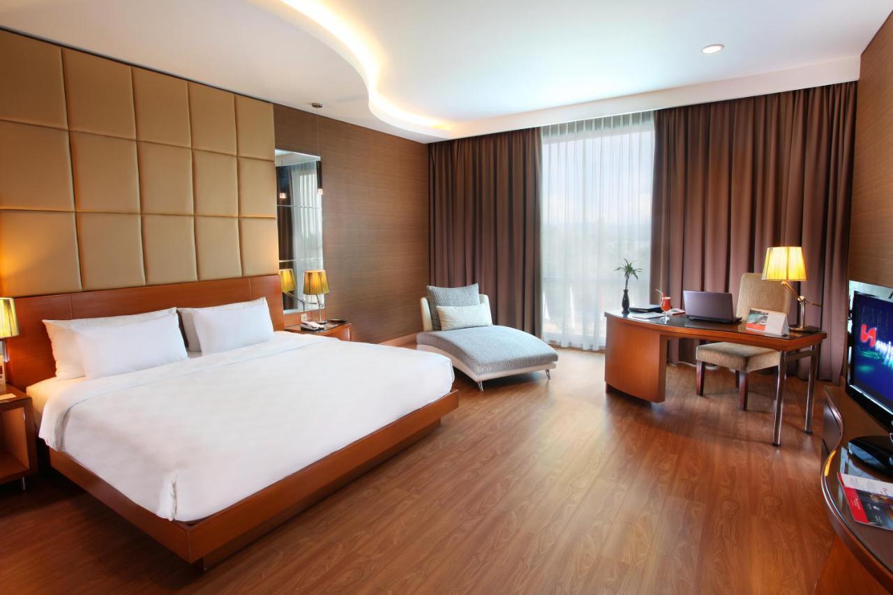 Swiss-Belhotel Kendari Exterior photo