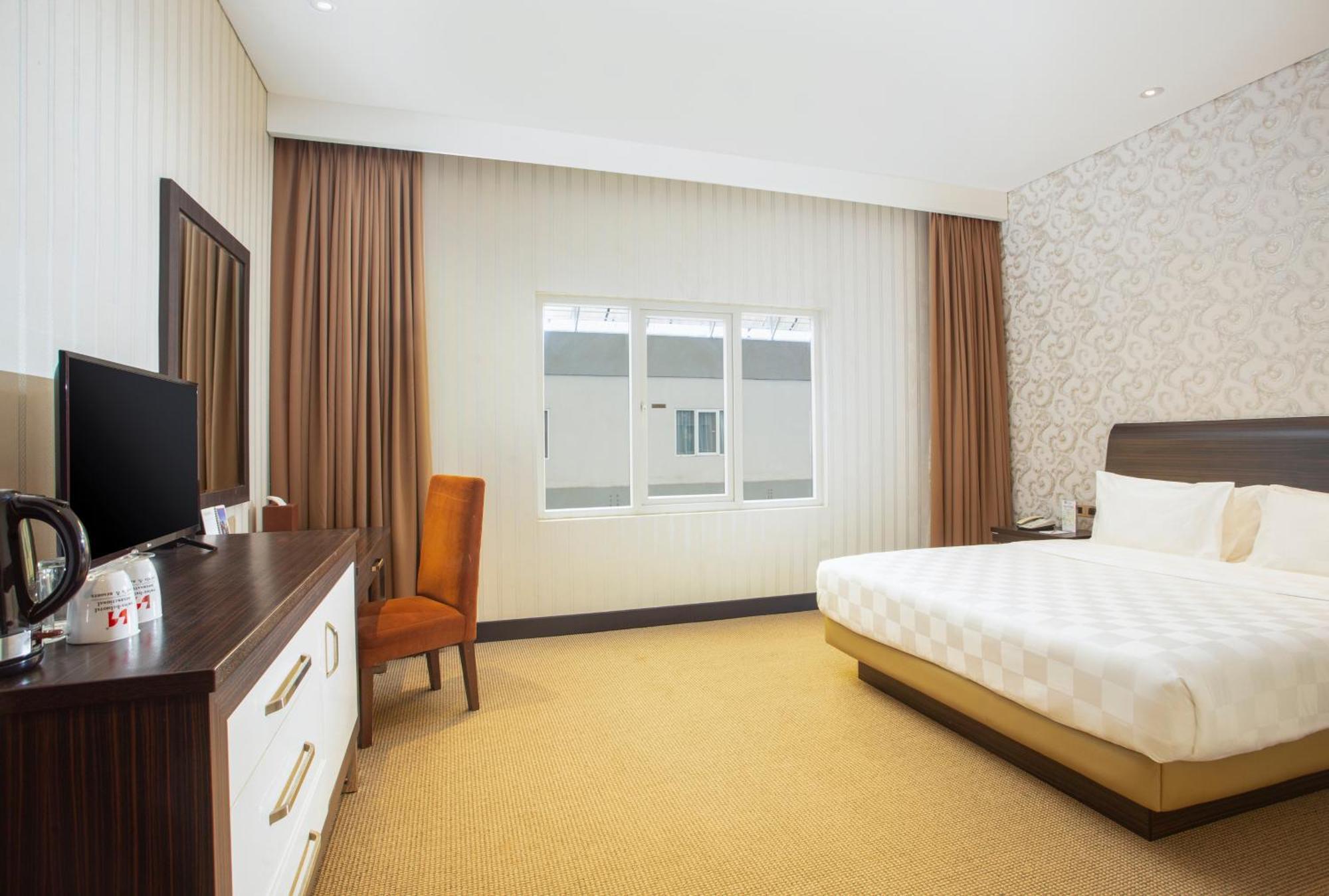 Swiss-Belhotel Kendari Exterior photo