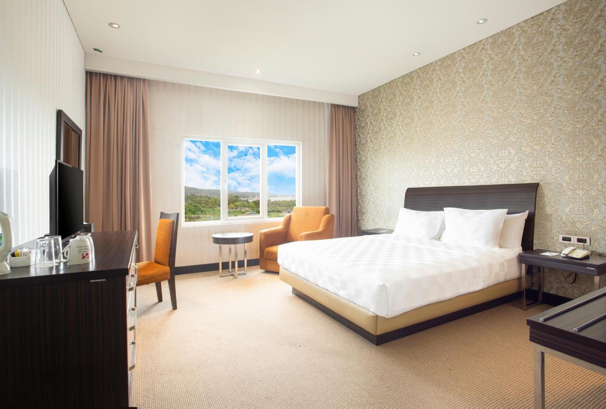 Swiss-Belhotel Kendari Exterior photo