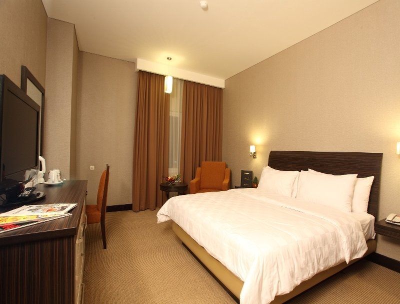 Swiss-Belhotel Kendari Room photo