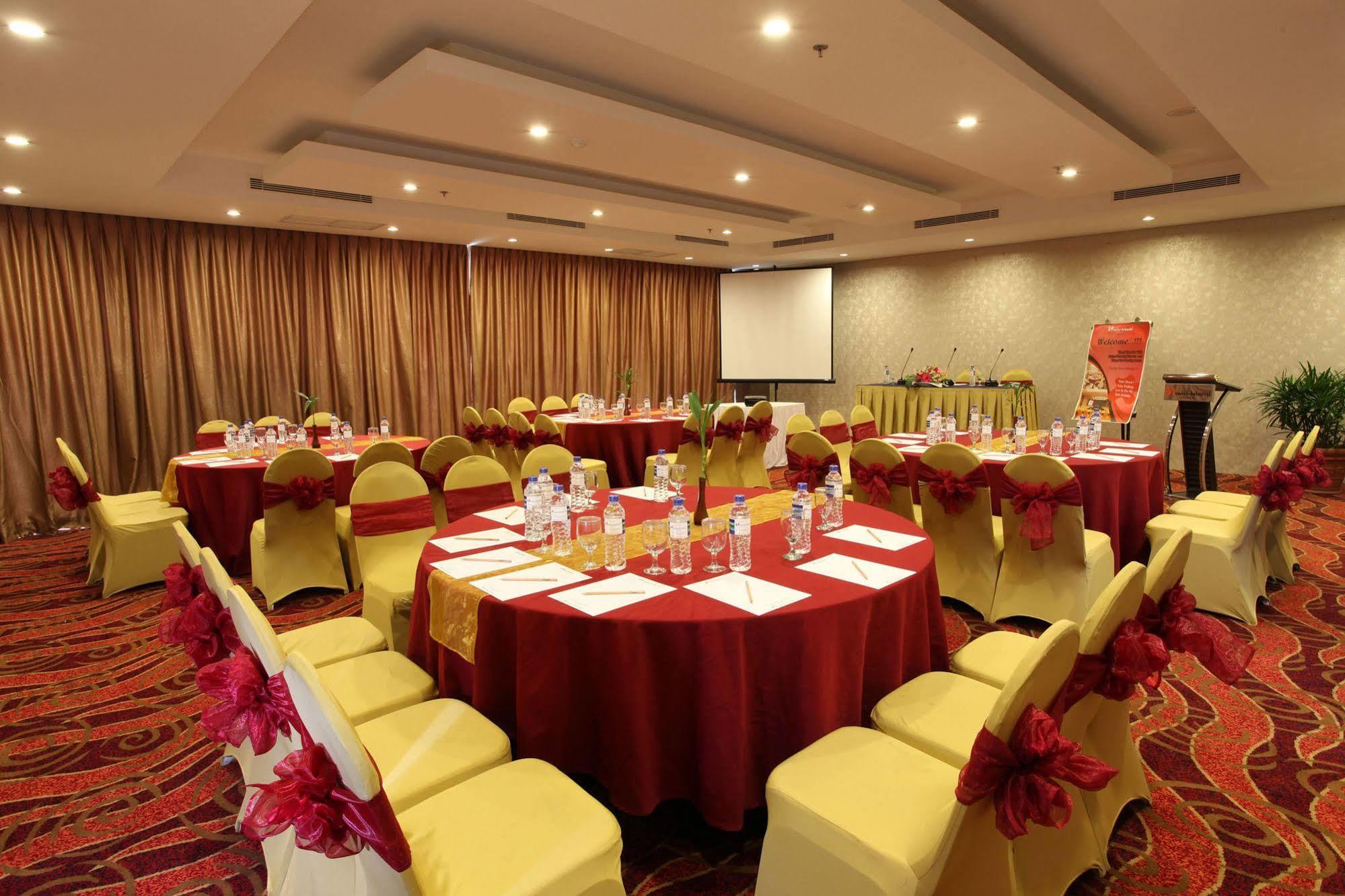 Swiss-Belhotel Kendari Exterior photo